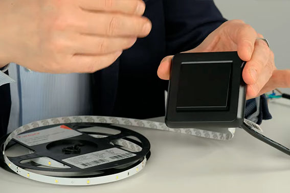 2. Подключение ленты к выключателю