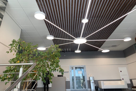 Освещение холла в офисе