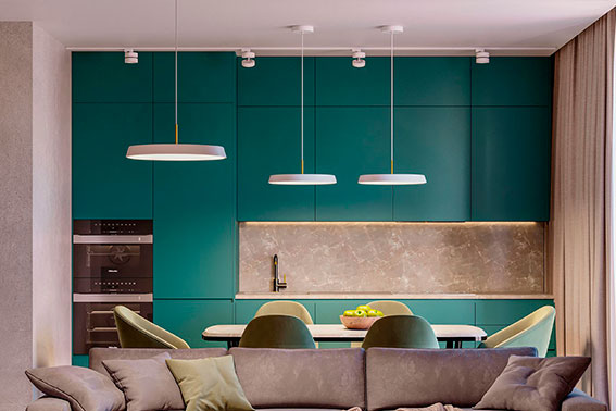 Элегантный интерьер студии в изумрудных тонах