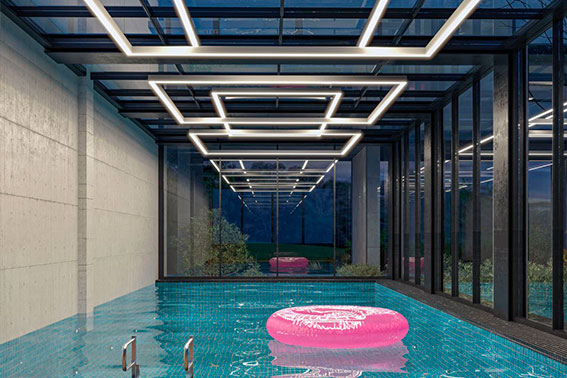 Эффектное освещение бассейна с панорамными окнами