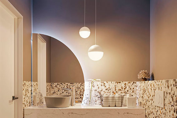 Стильная ванная с эргономичным светом
