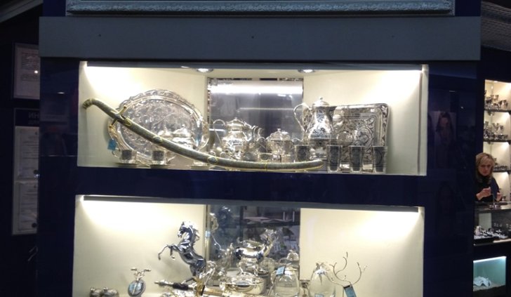 Светодиодное освещение витрины ювелирного магазина