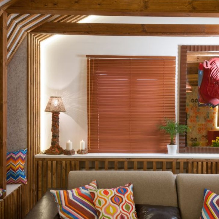 Светодиодная подсветка стен дачного дома