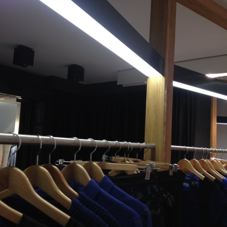 Подсветка вешкалки для одежды светодиодной лентой Arlight