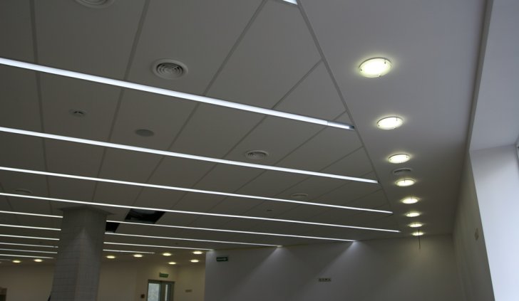 Светодиодная лента Arlight в освещении книжного магазина