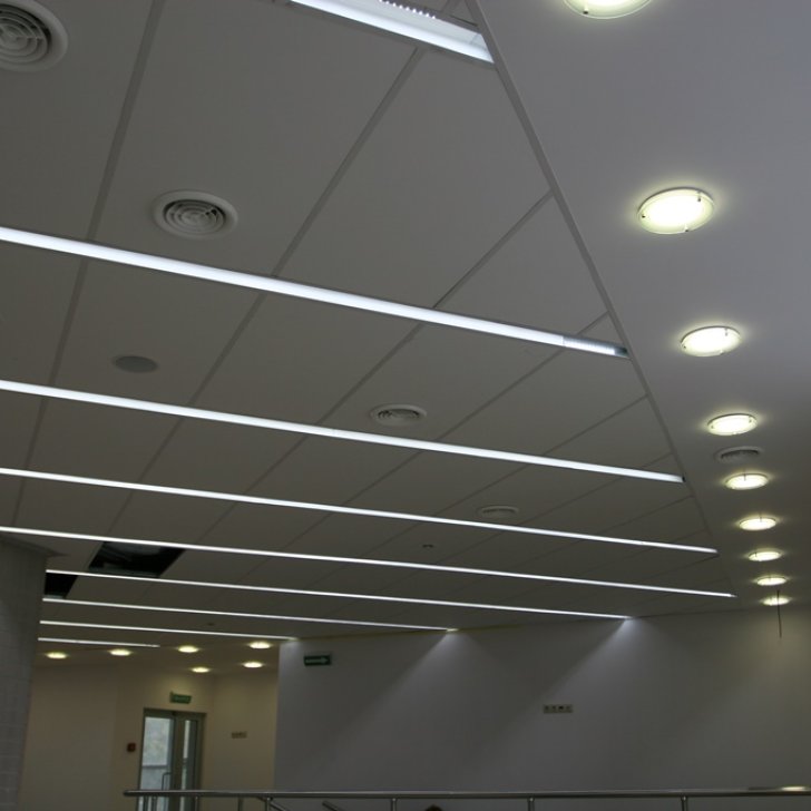 Светодиодная лента Arlight в освещении книжного магазина