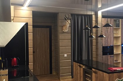 Линии света в загородном доме