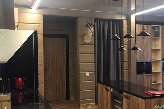 Линии света в загородном доме