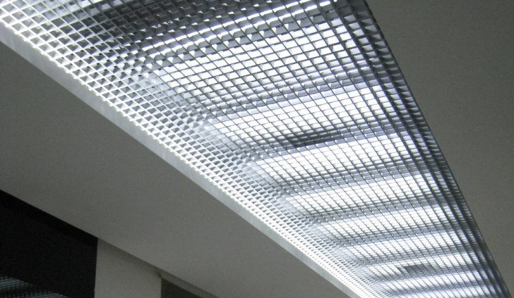 Светодиодное освещение коридора в торговой палате