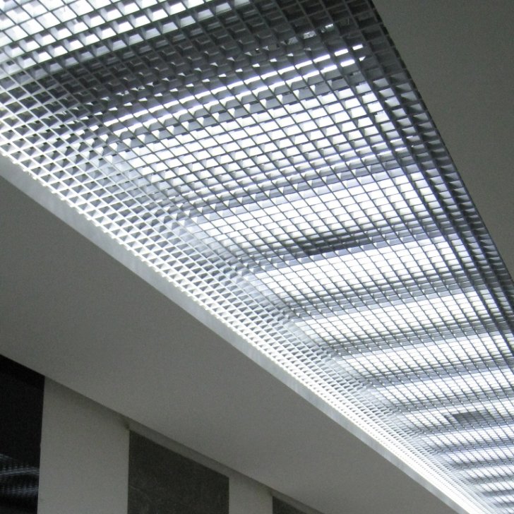 Светодиодное освещение коридора в торговой палате