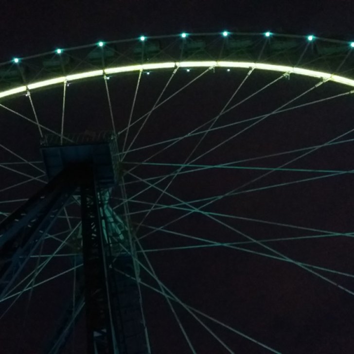 Контурная подсветка светодиодными трубками и точечная подсветка светодиодными флеш-модулями Arlight