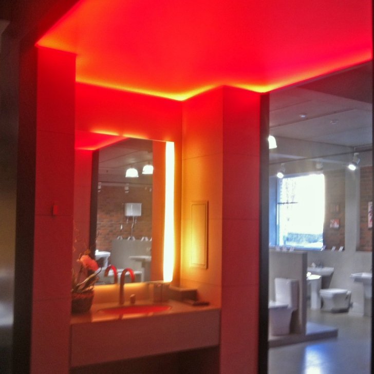 Подсветка зеркала многоцветной светодиодной лентой Arlight