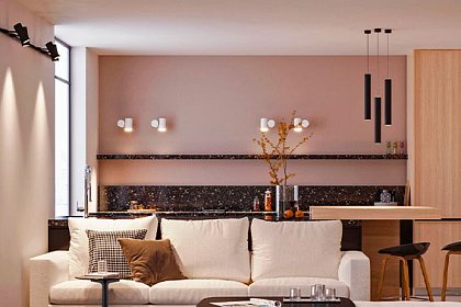 Просторная студия со световыми акцентами