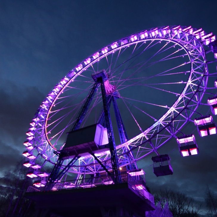 Многоцветная светодиодная подсветка колеса обозрения