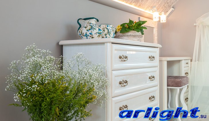 Светодиодная лента, скрытая за декоративным карнизом