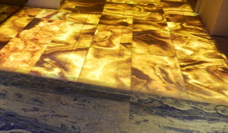 Оникс в полу со светодиодной лентой Arlight