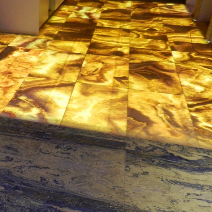 Оникс в полу со светодиодной лентой Arlight