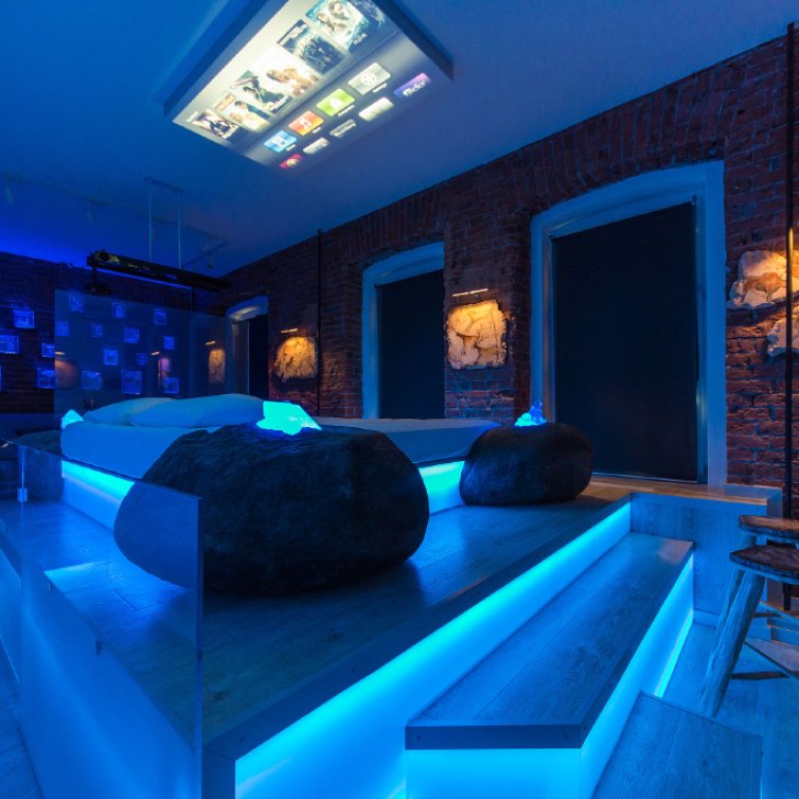 Светодиодная подсветка кровати и ступеней подиума