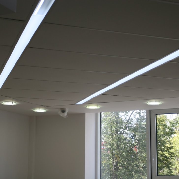 Светодиодная лента Arlight, установленная в алюминиевый профиль