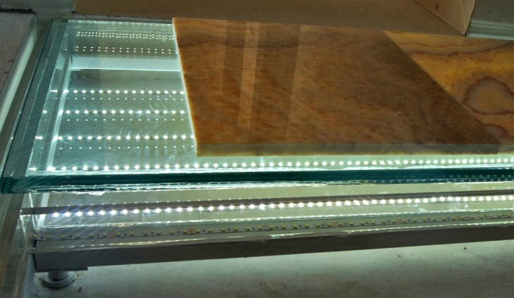 Витражная засветка оникса светодиодной лентой Arlight