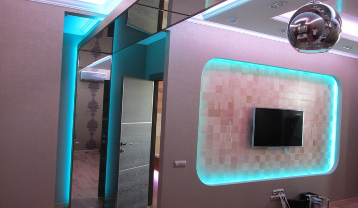 Многоцветная светодиодная подсветка в квартире