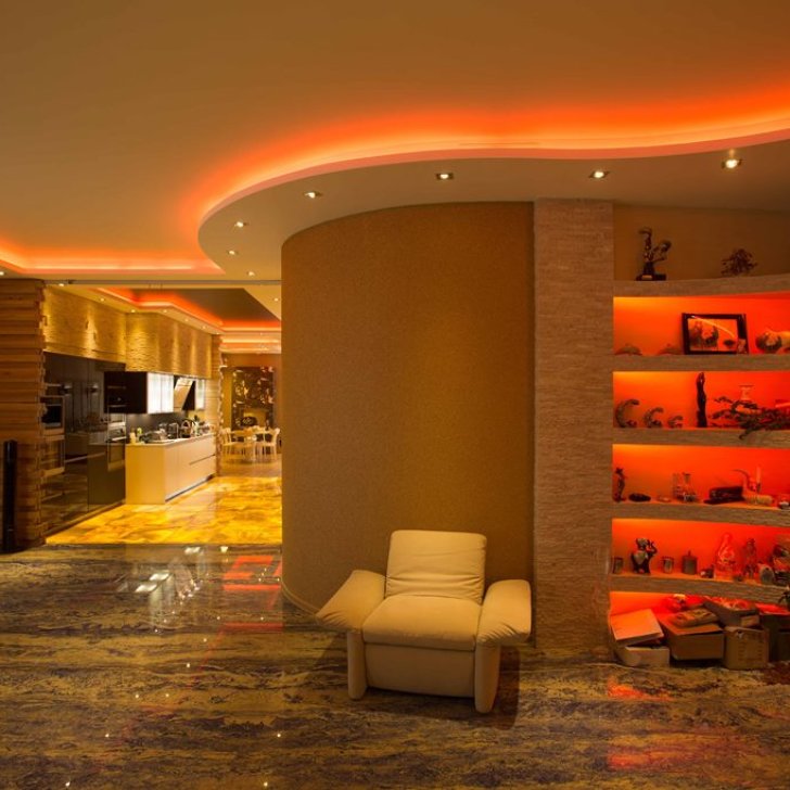 Подсветка в гостиной и коридоре светодиодной лентой Arlight
