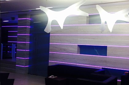 Светодиодная подсветка ресепшена в Бизнес-центре «Хамелеон»