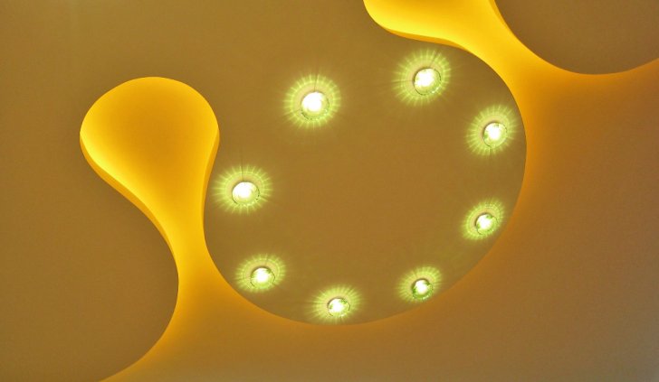 Фигурный гипсокартонный потолок со светодиодной лентой Arlight