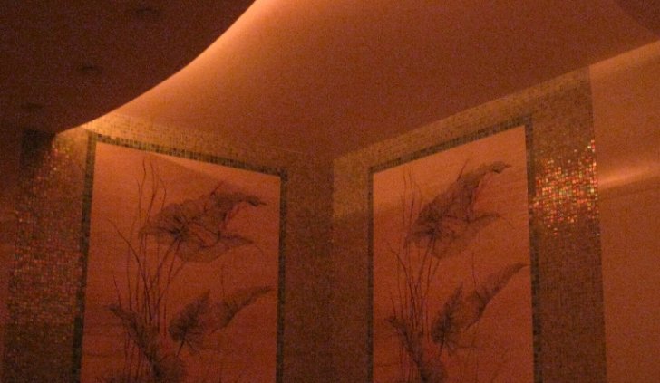 Многоцветная подсветка в санузле