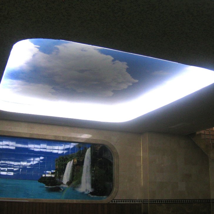 Светодиодная лента Arlight в подсветке потолка в бассейне