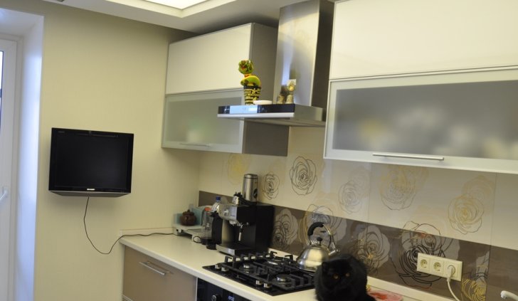 Светодиодное освещение кухни  установленное за натяжным потолком