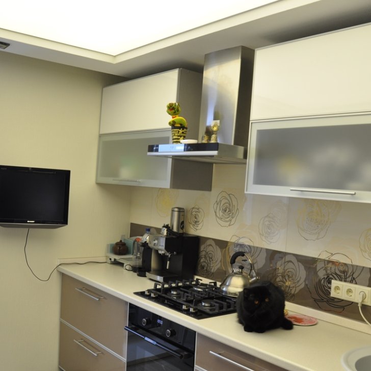 Светодиодное освещение кухни  установленное за натяжным потолком