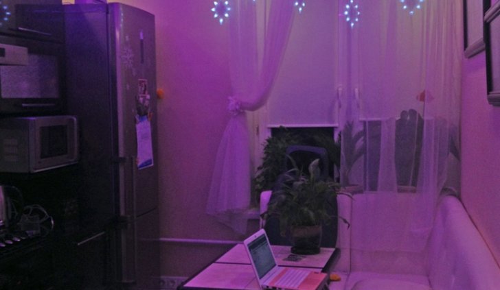 Освещение кухни светодиодной лентой RGB на потолке