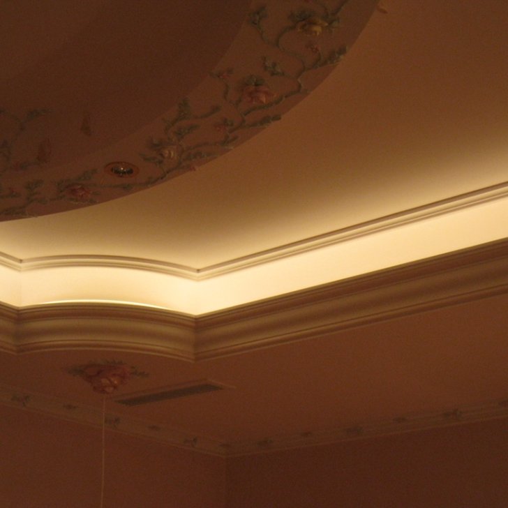 Подсветка многоуровневого потолка светодиодной лентой Arlight