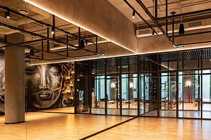 Атмосферное освещение фитнес-клуба Anvil