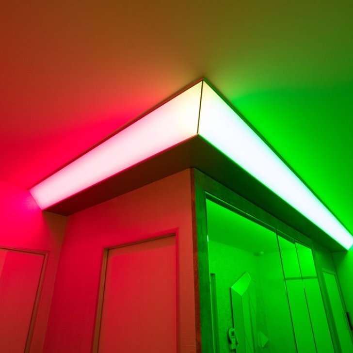 Освещение прихожой светодиодной многоцветной лентой RGB компании Arlight