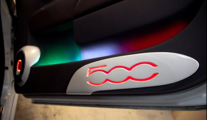 Подсветка карманов дверей автомобиля светодиодными лентами