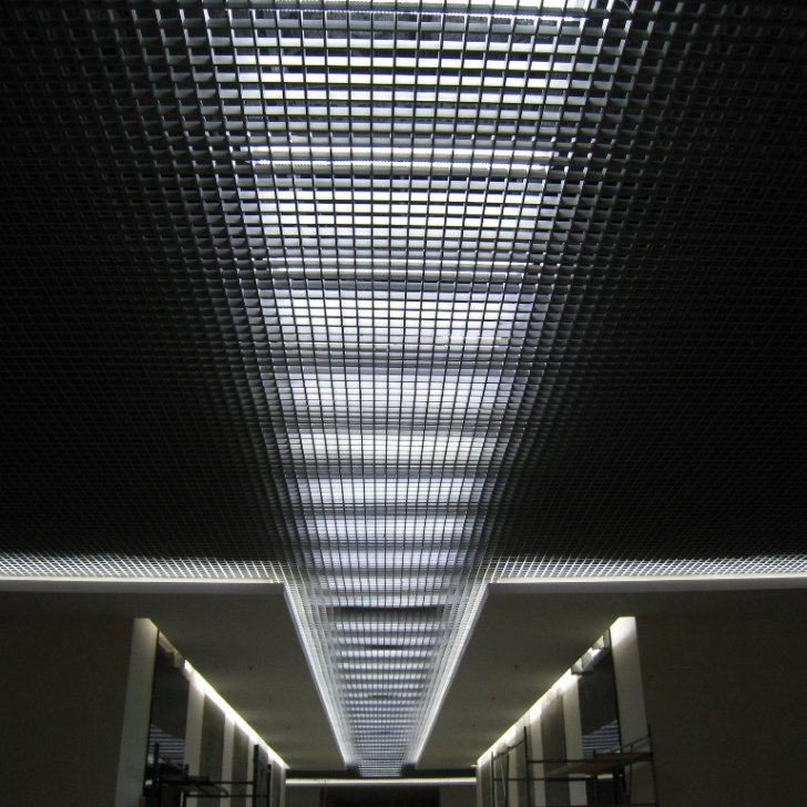 Светодиодное освещение коридора торговой палаты