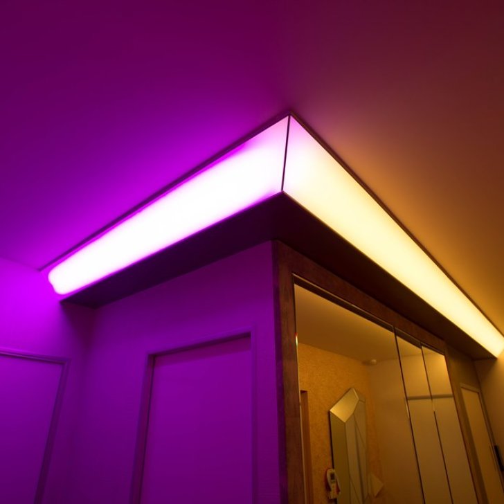 Светодиодная многоцветная подсветка коридора RGB лентой Arlight