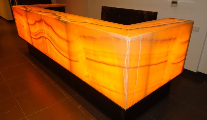 Светодиодная лента Arlight в стойке из оникса