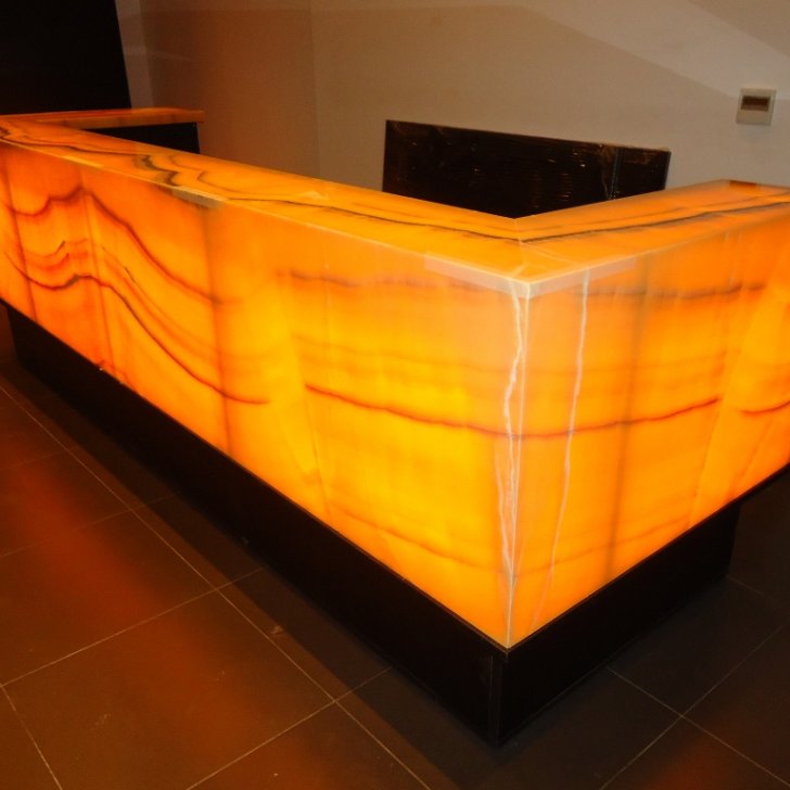 Светодиодная лента Arlight в стойке из оникса