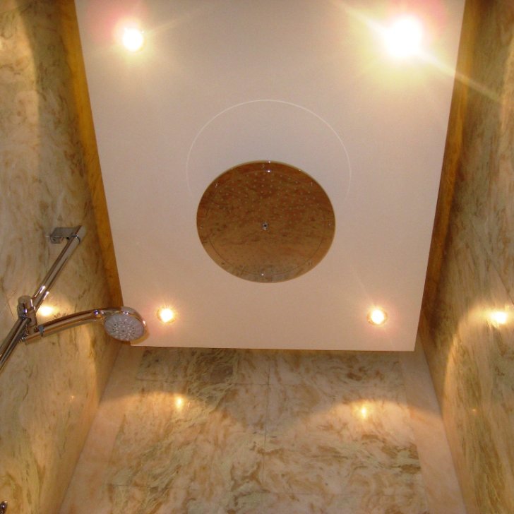 Душ с контурной светодиодной подсветкой