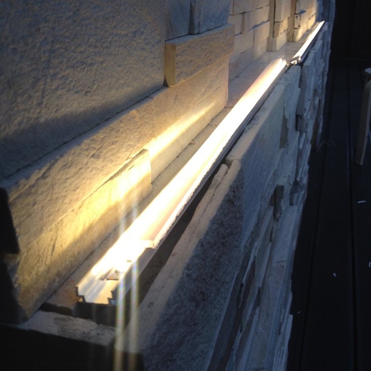 Светодиодная подсветка на основе светодиодной ленты и профиля Arlight