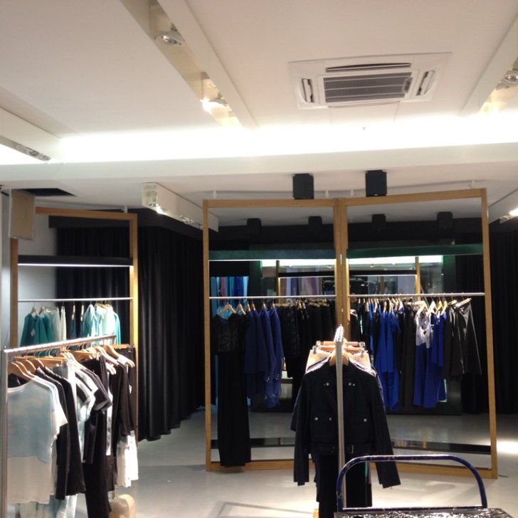 Светодиодная подсветка магазина одежды