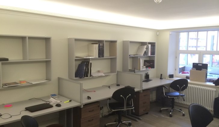 Закрнизная светодиодная подсветка офиса