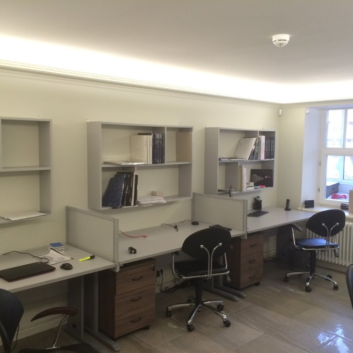 Закрнизная светодиодная подсветка офиса