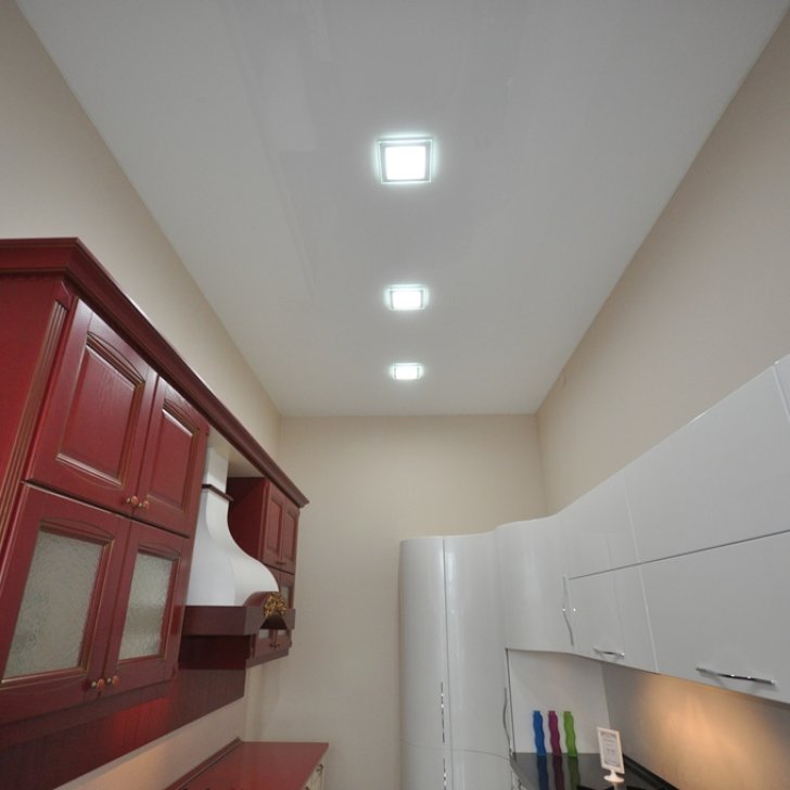 Натяжной потолок со светодиодными светильниками Arlight на кухне