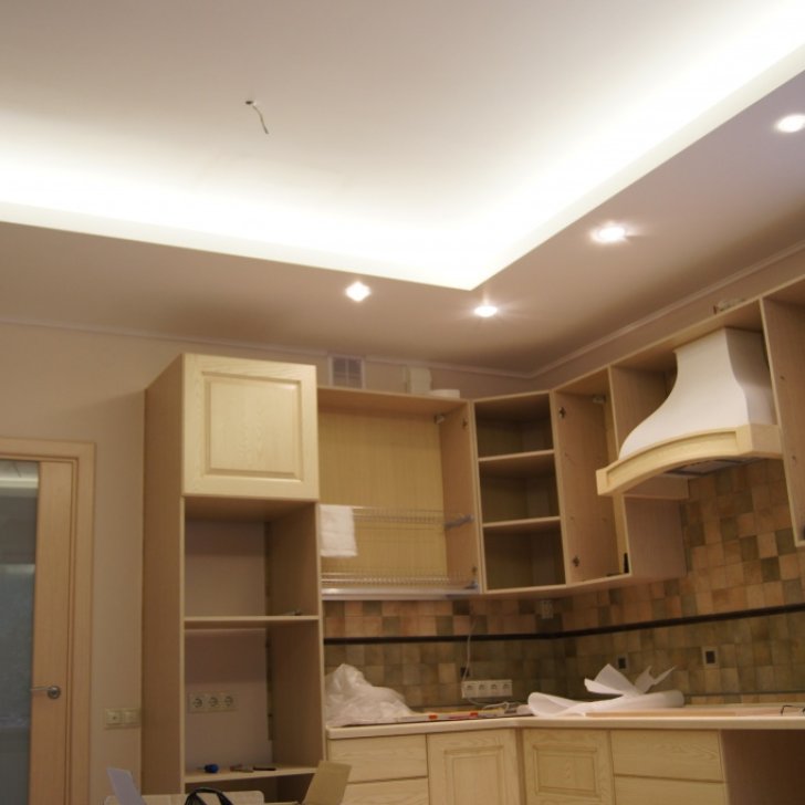 Подсветка потолочного карниза светодиодной лентой Arlight