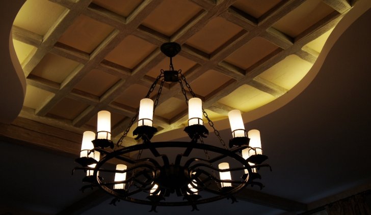 Светодиодные лампы Alright в люстре