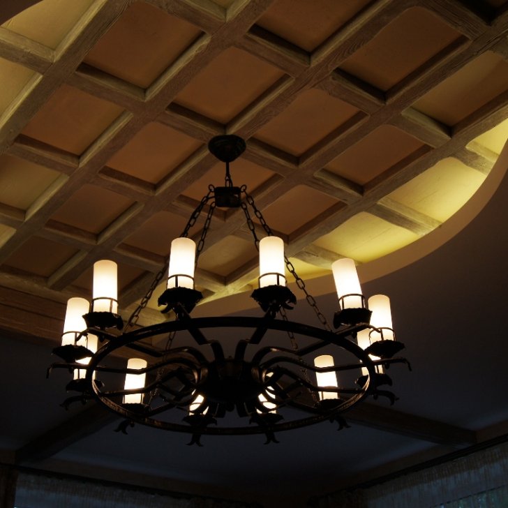 Светодиодные лампы Alright в люстре